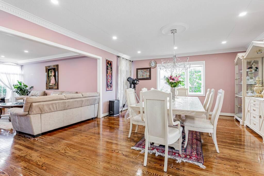 Luxurious Spacious Dream * Richmond Hill