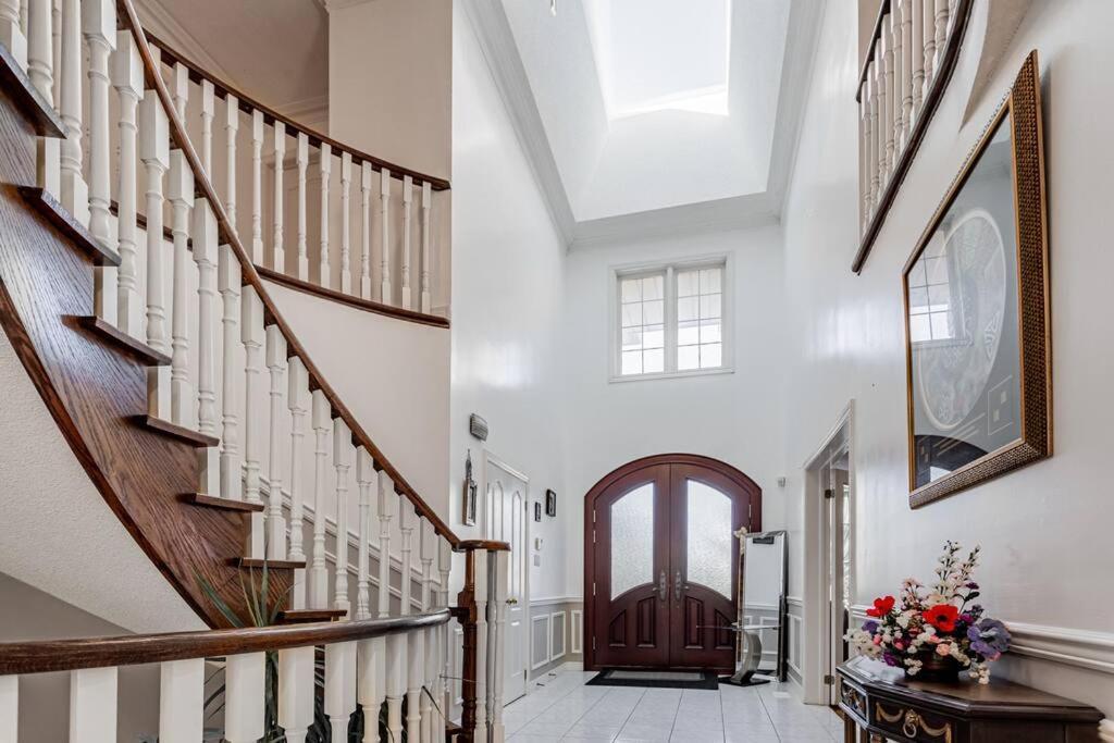 Luxurious Spacious Dream * Richmond Hill